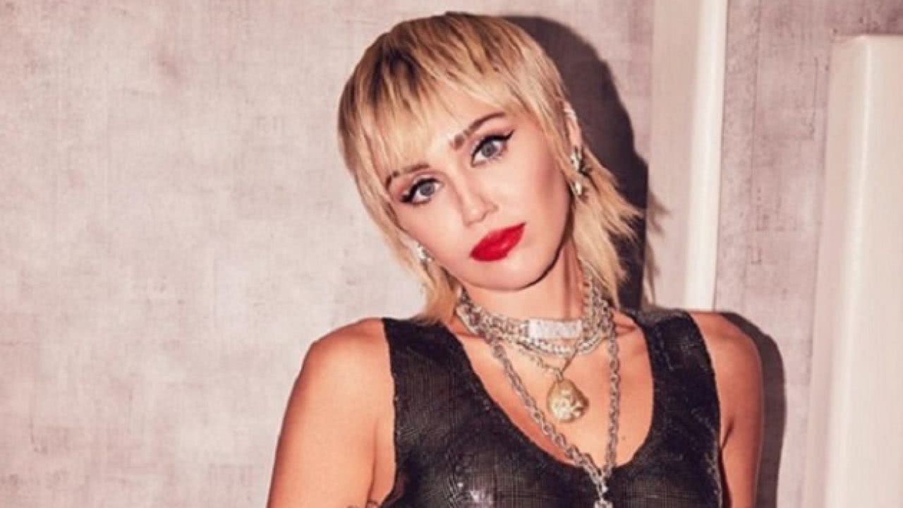 Miley Cyrus E Dave Grohl Entenda A História Desse Feat Inusitado