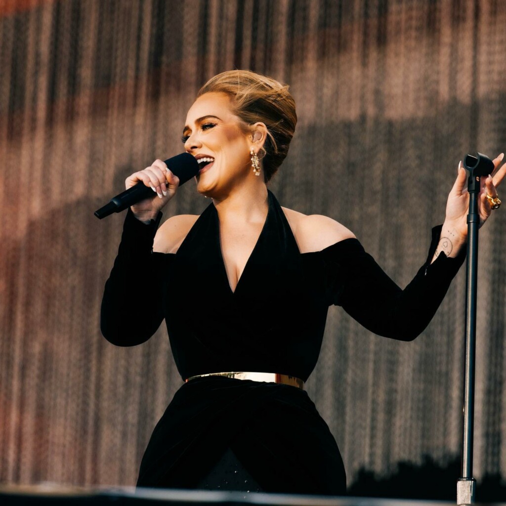 Adele grita 'Fora Bolsonaro' durante show em Londres (Foto: Reprodução/Instagram)